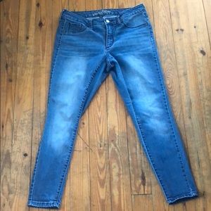 Universal Threads Jeans